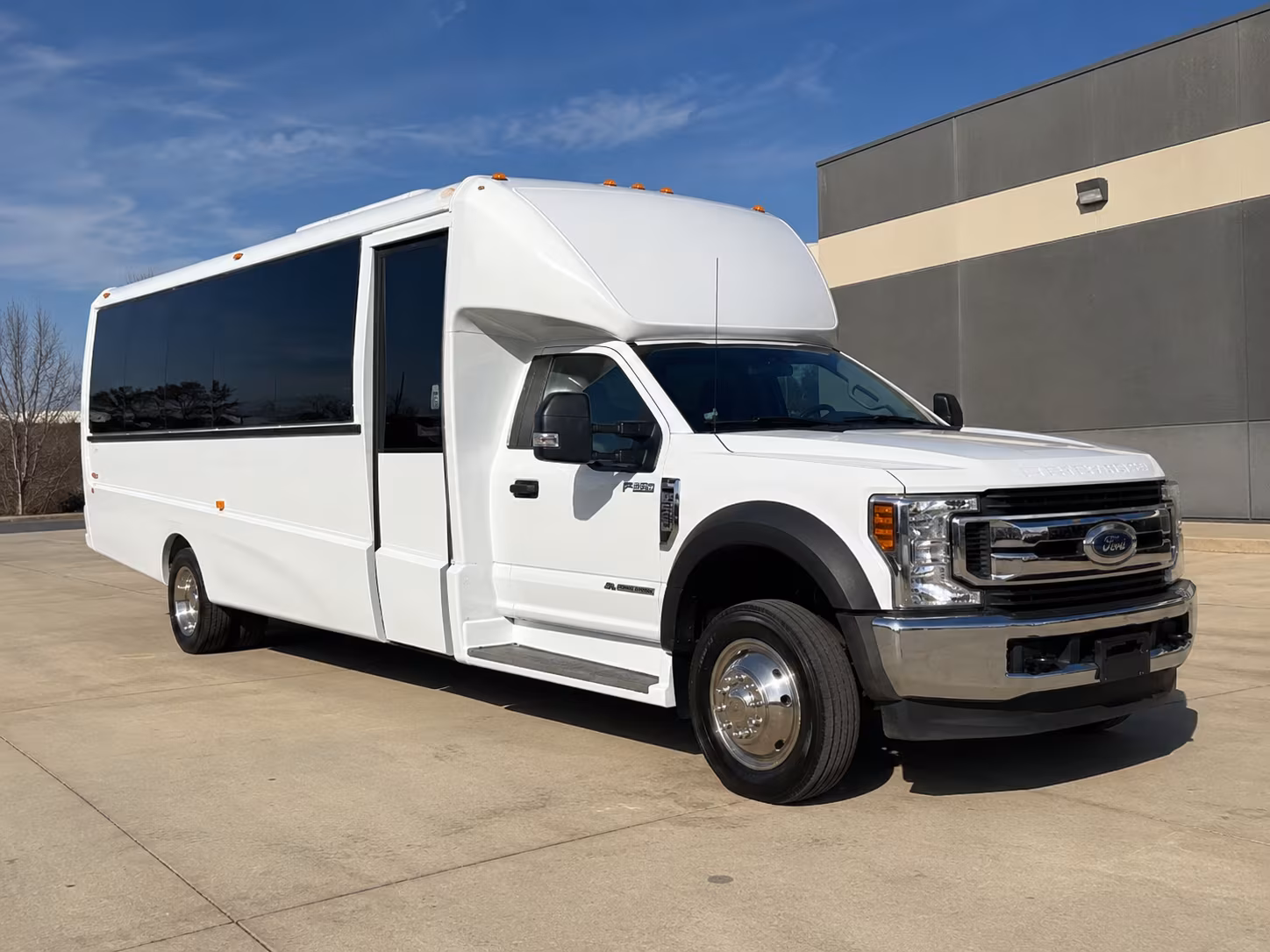 field trip buses to roger williams park zoo and nearby nature sites